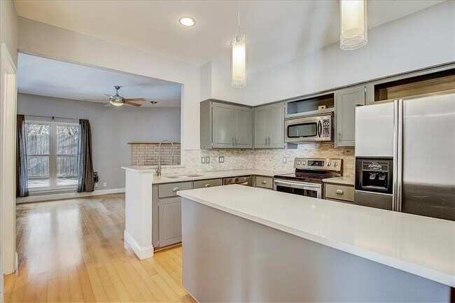 Building Photo - 1307 Kinney Ave