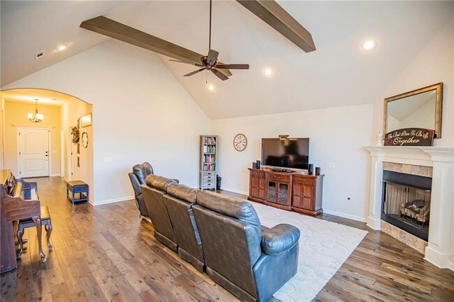 Building Photo - 1700 Abbey Ln
