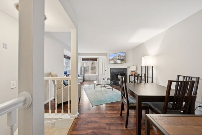 Building Photo - Welcome home to this beautifully updated end-unit townhome in the heart of Kingstowne — one of No...