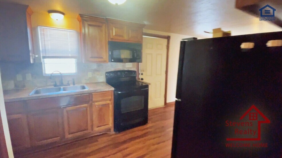 Building Photo - 1602 NW Lindy Ave