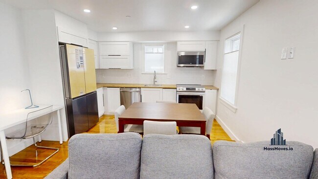 Building Photo - 36 Shepard St