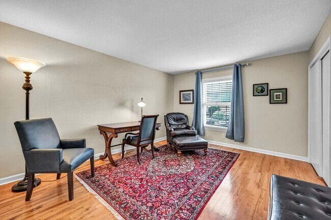 Building Photo - 25 Yorktown Dr