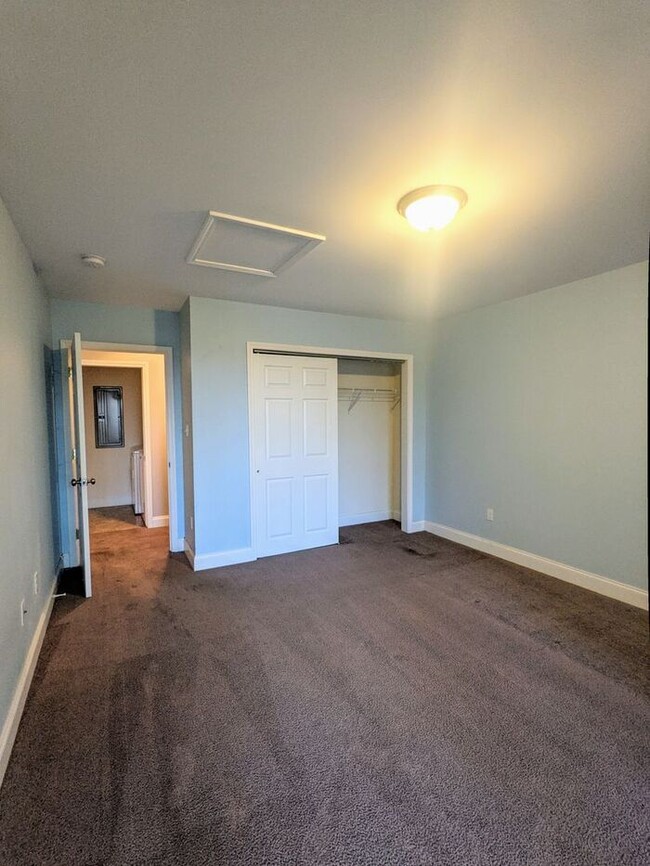 Building Photo - Windswept Condo! Great Asheville Location