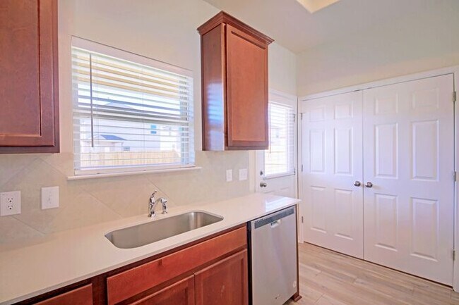 Building Photo - Charming 4 beds 3.5 baths in Leander