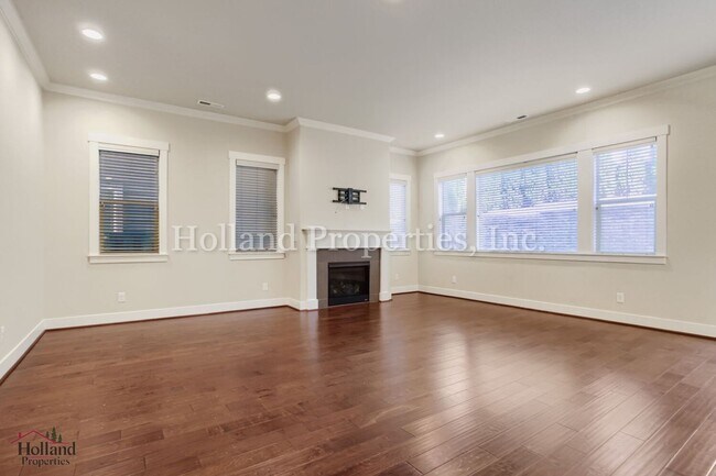 Building Photo - 17435 SW Forest Hollow St