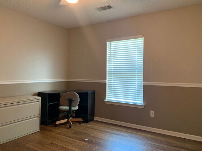 Building Photo - 1 Summer Ridge Ct