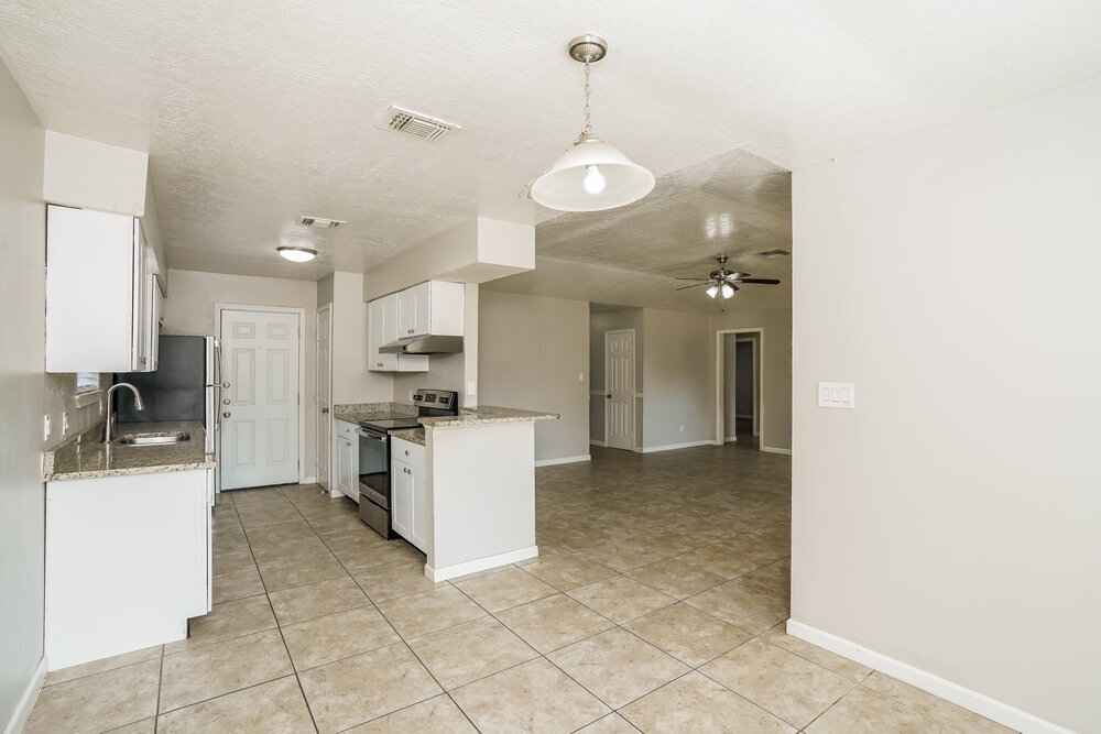 Building Photo - 2515 Village Cir Dr