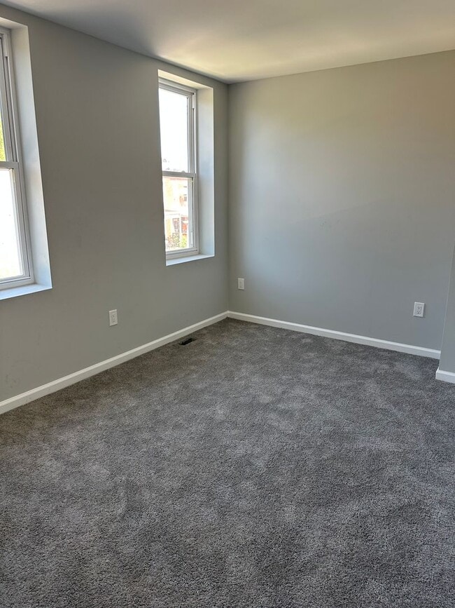 Building Photo - Brand New Renovation! Open Floor Plan! W/D...