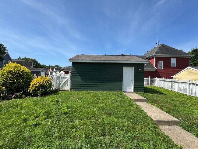 Building Photo - 13743 Carleen Way Dr