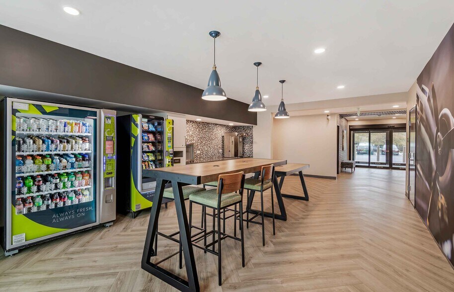 Building Photo - Furnished Studio-Jacksonville - Airport