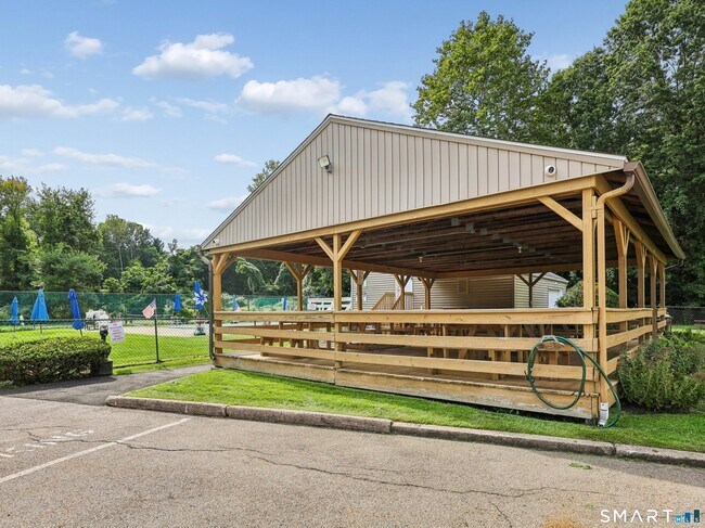 Building Photo - 1 E Gate Ln