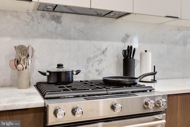 Building Photo - 528 N 22nd St