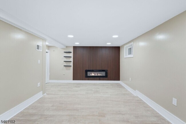 Building Photo - 271 Fuller Terrace