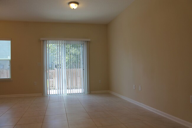 Building Photo - What A Deal! 2-bedroom 2.5 bath Townhome i...