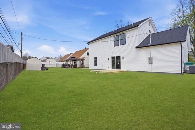 Building Photo - 20 Redbrook Ln