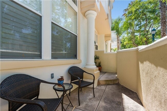 Building Photo - Amazing Downtown Torrance! - 3 bd / 2.5 ba...