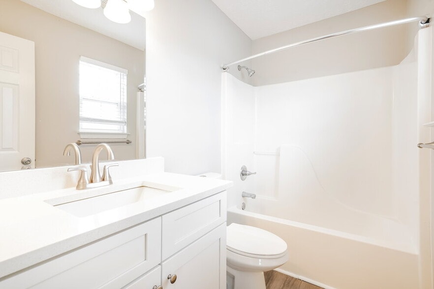 Building Photo - 4006 Deer Run Trce