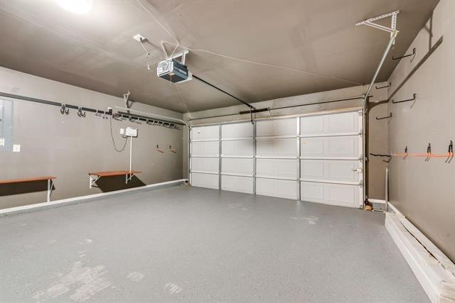 Building Photo - 9624 Sleepy Hollow Dr