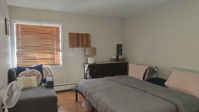 Building Photo - 238 E Bailey Rd