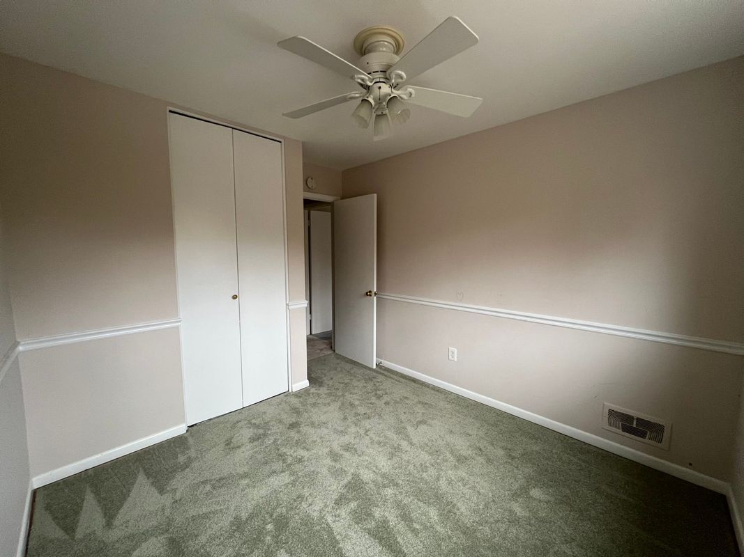 Building Photo - 10600 Kenilworth Ave