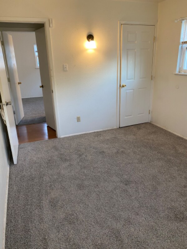 Building Photo - 309 Circle Dr