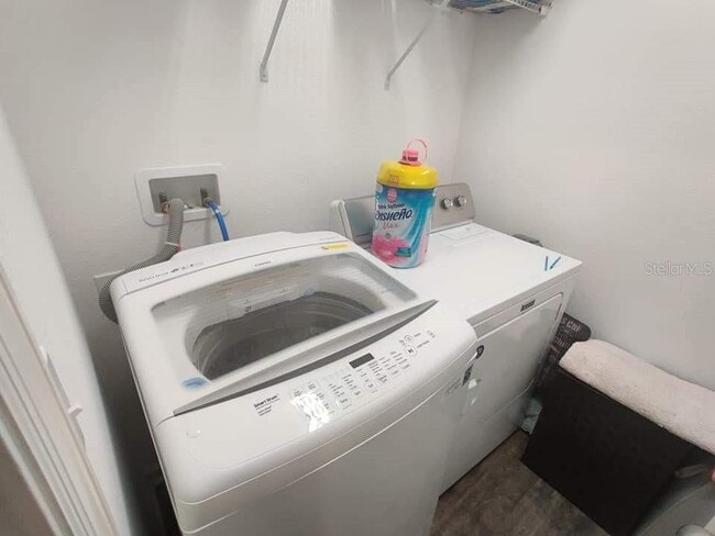 Building Photo - 487 Eaglecrest Dr