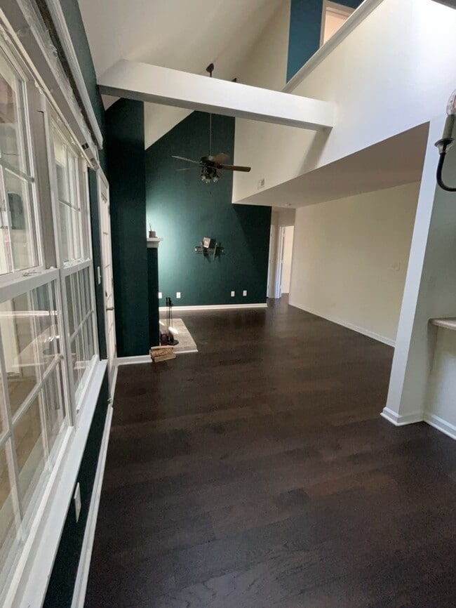 Building Photo - Charming 2-Bedroom Loft-Style Condo in a P...