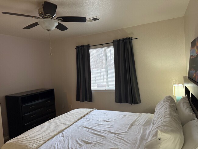 Building Photo - 802 Waterglen Dr