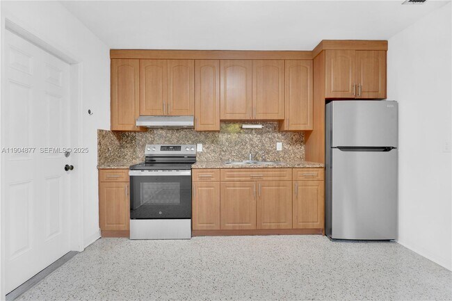 Building Photo - 2931 SW 39th Ave