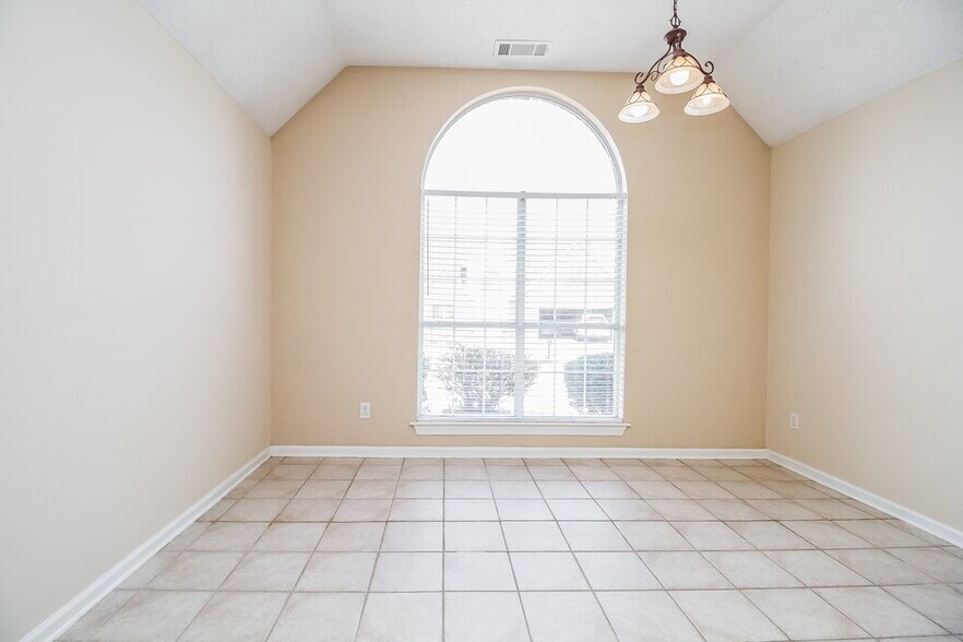 Building Photo - 9441 Club Walk Ct
