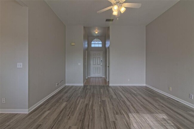 Building Photo - 300 Caladium Ct