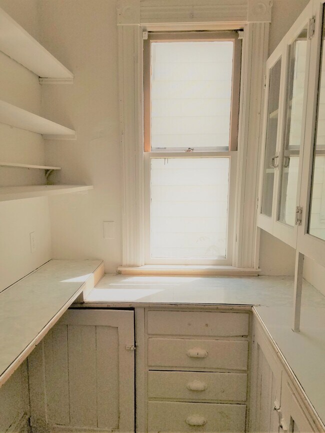 Building Photo - 12 Hickok Pl
