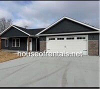 Building Photo - 102 Townhouse Dr