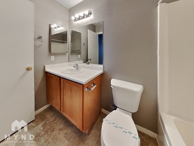 Building Photo - 15012 W Watson Ln