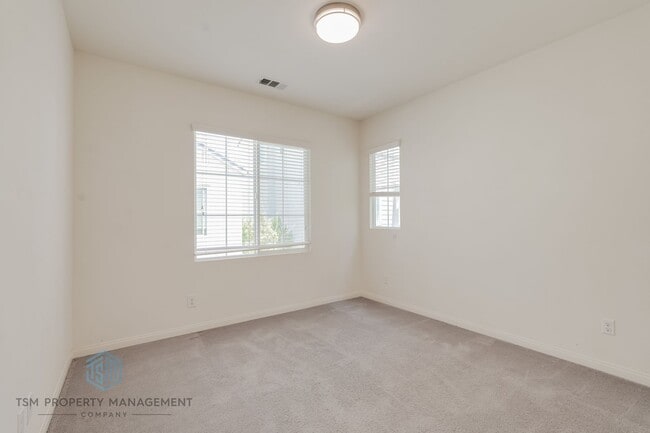 Building Photo - 4-bedroom, 3-bath home in the gated community of Harvest at The Preserve in Chino