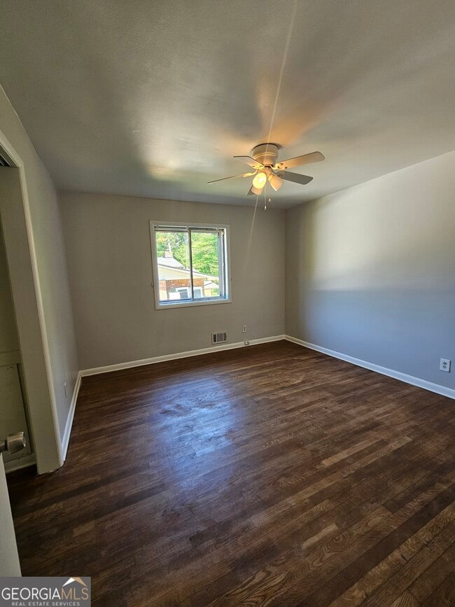 Building Photo - 3543 Cloudland Dr