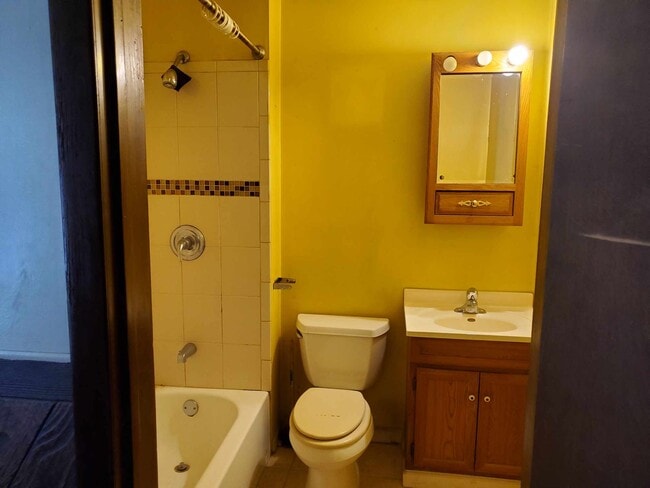 Building Photo - 1238 E Riverside Ave