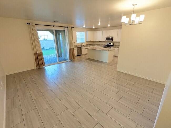 Building Photo - 1310 Ossa St