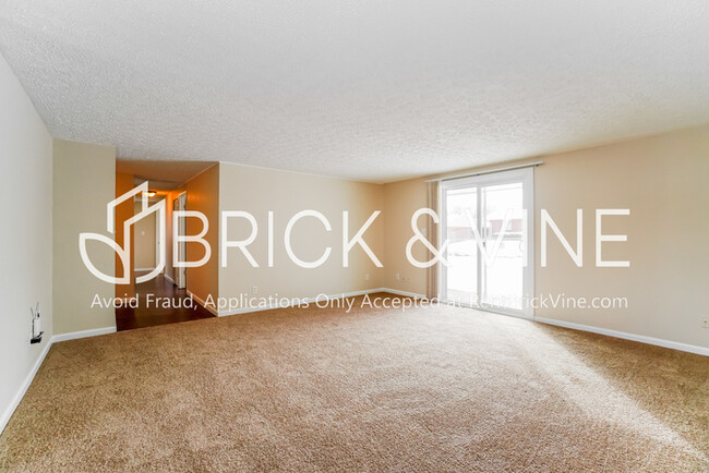 Building Photo - 7027 Lemert Ln