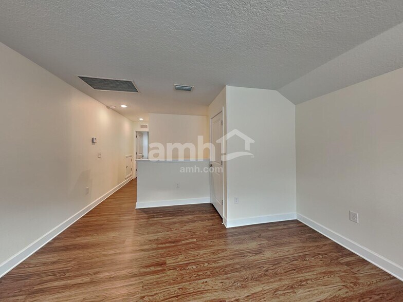 Building Photo - 313 Pine Terrace Dr