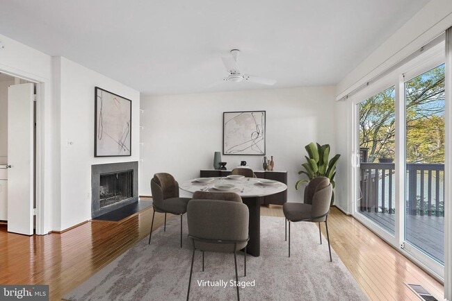 Building Photo - 2006 Lakebreeze Way