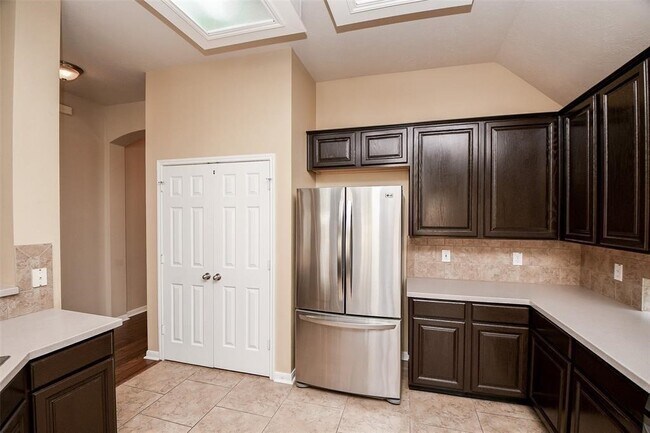 Building Photo - 3715 Crescent Dr