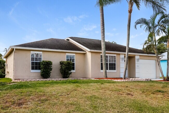 Building Photo - 1576 SW Pitts Ave