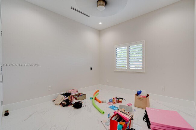 Building Photo - 2521 SW 105th Ave