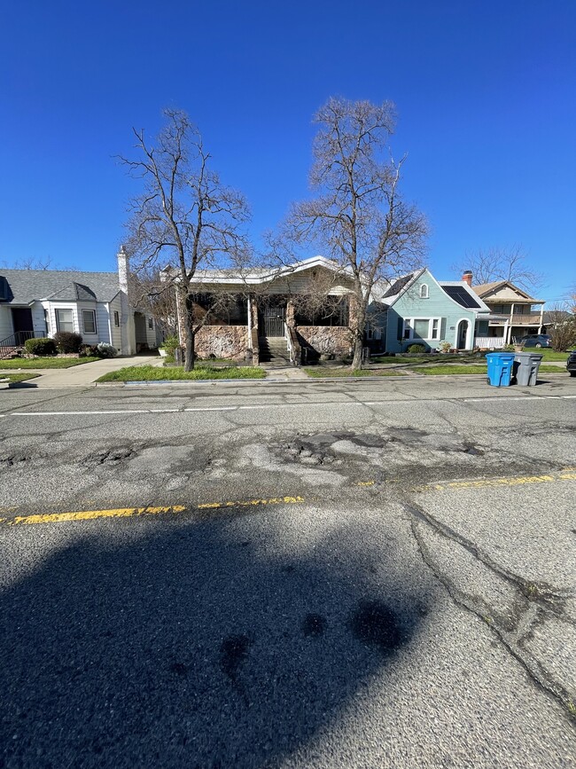 Building Photo - 1316 H St