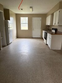 Building Photo - 413 - B Hickory St. - Pineville