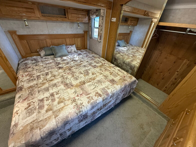 Building Photo - 911-924 24 Rd