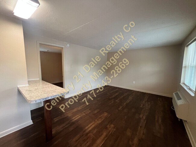 Building Photo - Beautiful 1 BR Apartment on East Market Street
