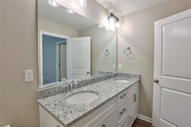 Building Photo - Canopy Modern NE 3/2.5 w/ Stainless Steel ...