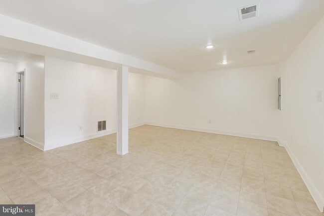 Building Photo - 16 Orchard Dr